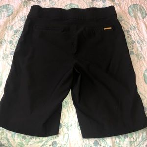 Ellen Tracy black stretchy Shorts Medium